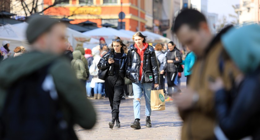 Ostrzeżenie dla Torunia. Lepiej ograniczyć aktywność na zewnątrz