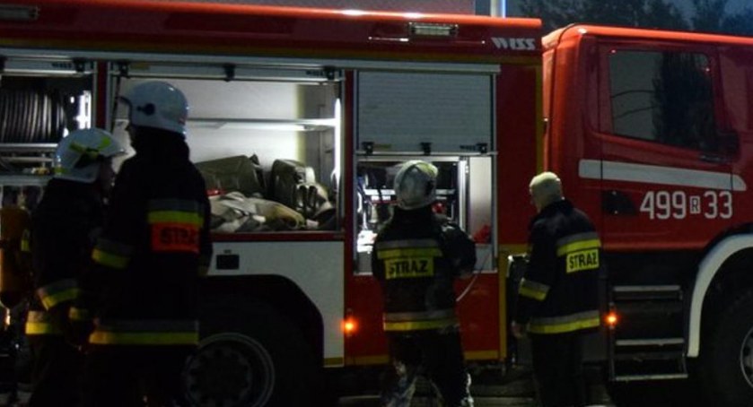 Pożar w Toruniu. Poparzony mężczyzna trafił do szpitala