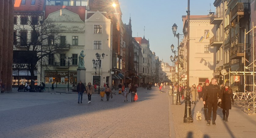 RCB wysyła ostrzeżenia. SMS-y trafiają do mieszkańców Torunia