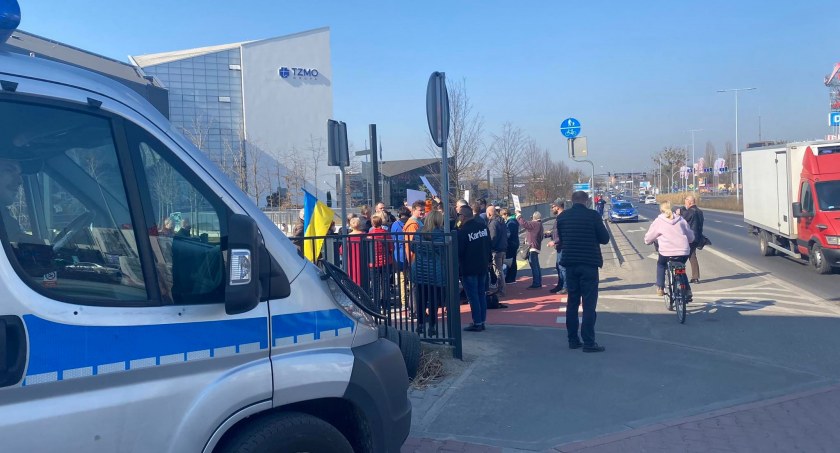Protest przed siedzibą TZMO. Prezes zarządu zaapelował do Putina