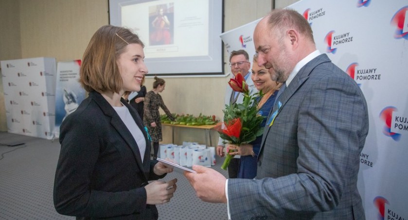 Najzdolniejsi artyści otrzymali stypendia od marszałka