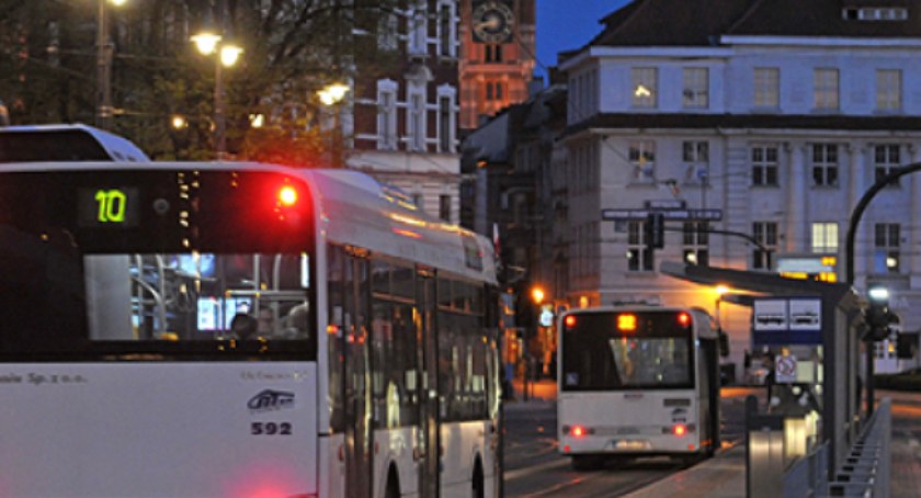 27-latek został zatrzymany w środku nocy na przystanku w Toruniu