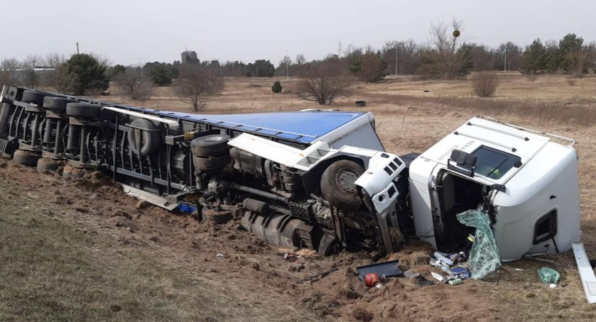 Duży wypadek w Toruniu. Akcja z udziałem sześciu zastępów straży