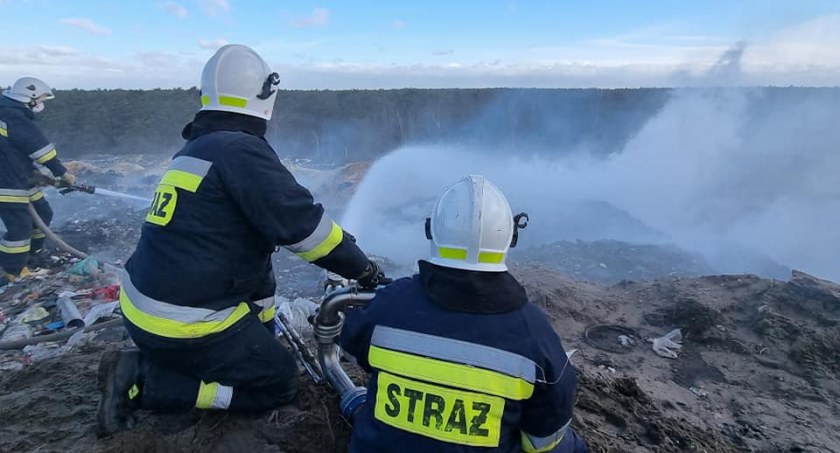 Duży pożar w Toruniu. Z żywiołem walczy 19 zastępów straży