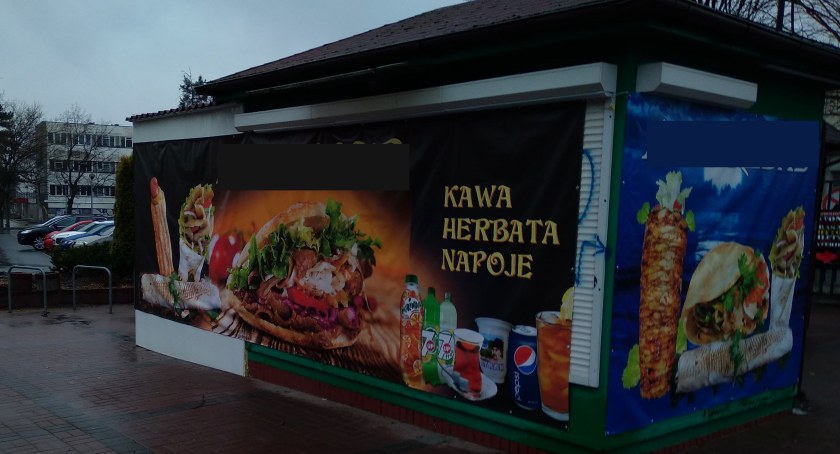Znak czasów w Toruniu. Kiosk zmienił się w... budkę z kebabem