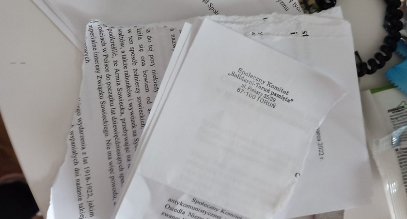 Mieszkańcy JAR-u zasypani listami. „Próbują grać emocjami”