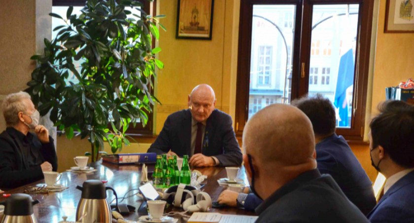 Toruń nie wykonał polecenia rządu. Prezydent podaje powód
