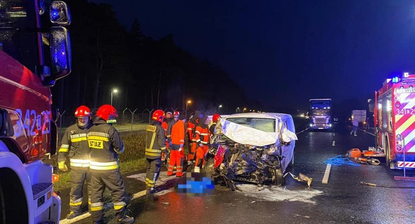 Śmiertelny wypadek w Toruniu. Na drodze zginęły trzy osoby