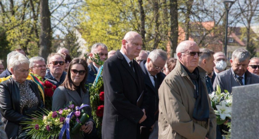 Nagła śmierć wpływowego biznesmena. Tłumy na pogrzebie w Toruniu 