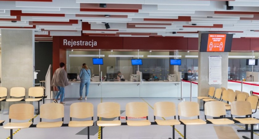 Zamieszanie w szpitalu na Bielanach. Personel wezwał pomoc
