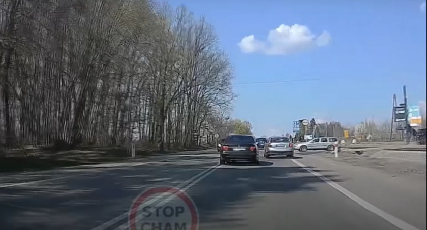 Stop Cham. „Przepychanka” na wylotówce z Torunia