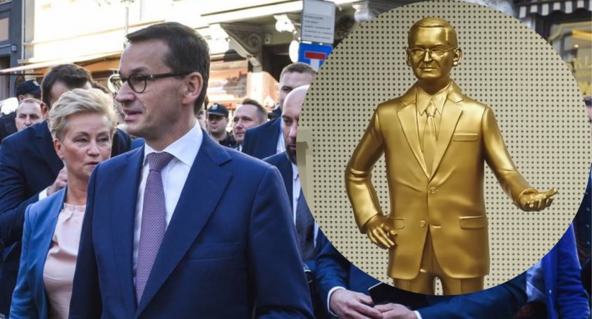W Toruniu został odsłonięty złoty pomnik Mateusza Morawieckiego
