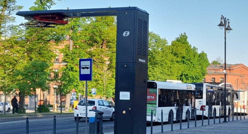 Pierwsza ładowarka pantografowa zamontowana w Toruniu. Do czego służy?