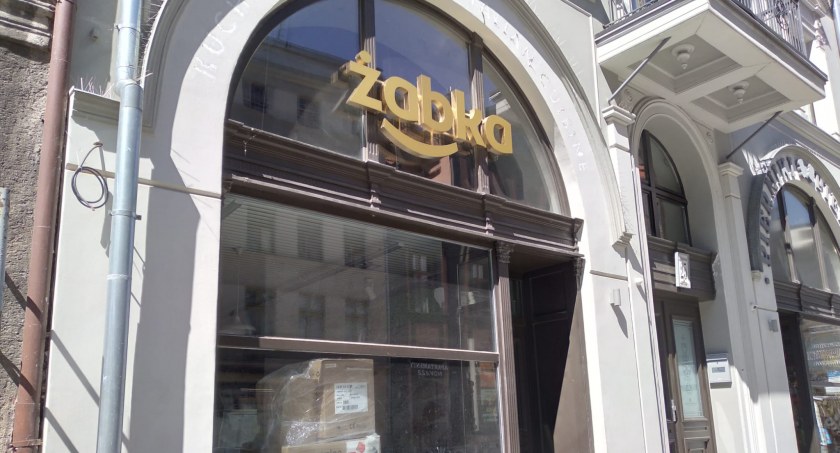 „Złota” Żabka zastąpi restaurację w centrum Torunia