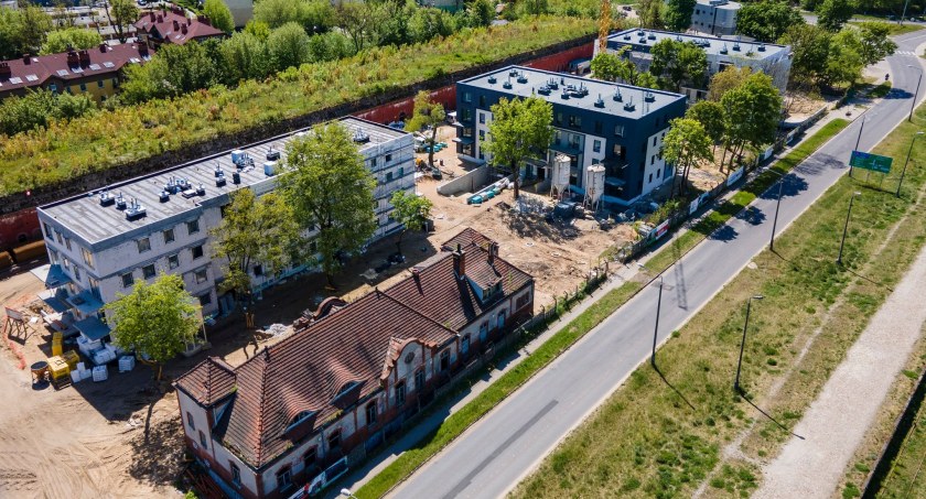 Na dawnych terenach wojskowych w Toruniu powstaje nowe osiedle [FOTO]
