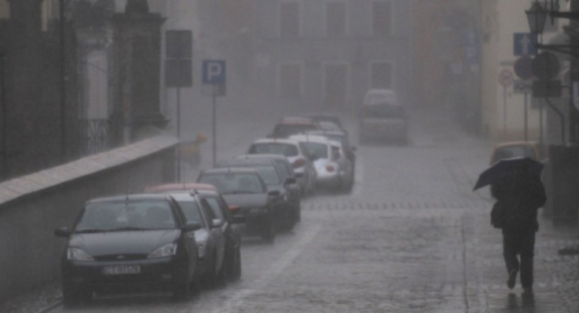 IMGW wydał ostrzeżenie. Burze, wiatr i grad w Toruniu