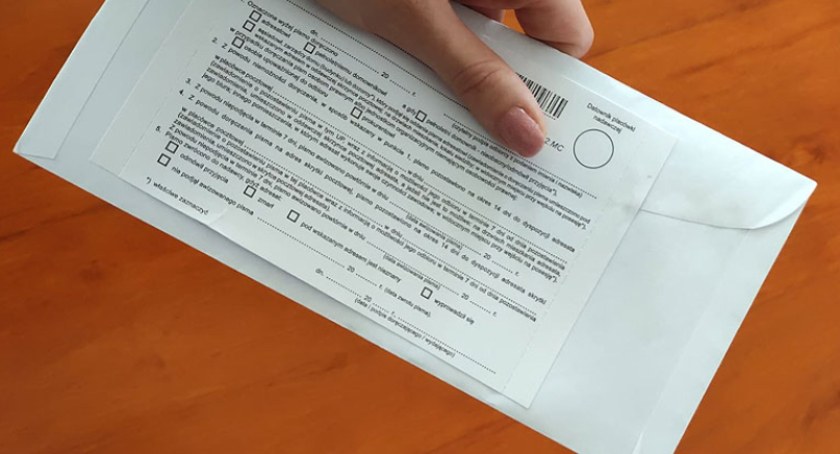 Urzędnicy doręczają decyzje podatkowe