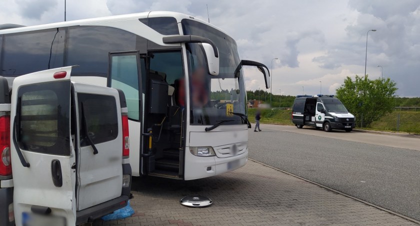 O krok od tragedii. Zepsuty autokar wiózł dzieci nad morze