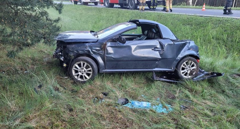 Groźny wypadek pod Toruniem. Kierowca osobówki jechał zbyt szybko