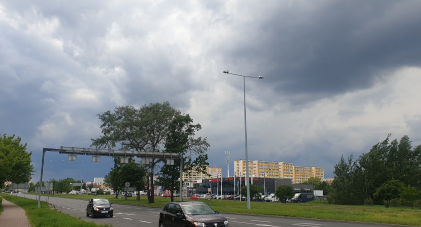 Do Torunia wkracza front z deszczem i burzami