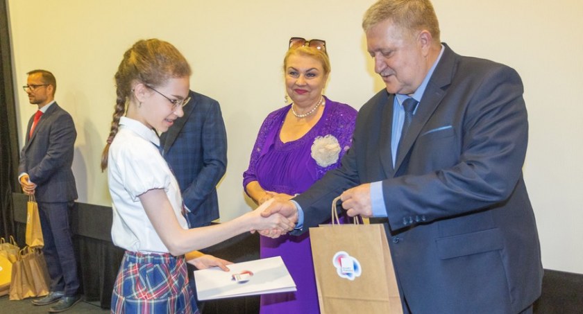 Szkolni humaniści ze stypendiami