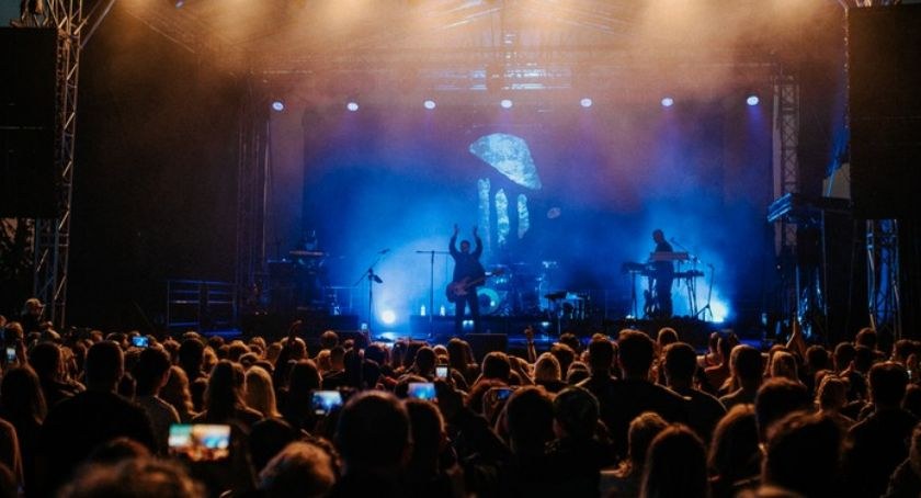 Gwiazdor zagra charytatywny koncert dla Ukrainy w centrum Torunia