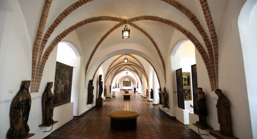 Afera w muzeum w Toruniu. Adam M. z kradzieży uczynił sobie stałe źródło dochodu 