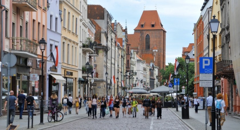 Zaskakująca prognoza pogody dla Torunia. Nadchodzi najchłodniejszy dzień tego lata