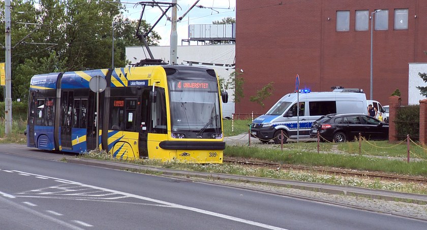 Poważny wypadek w Toruniu. 8-letnie dziecko wpadło pod tramwaj