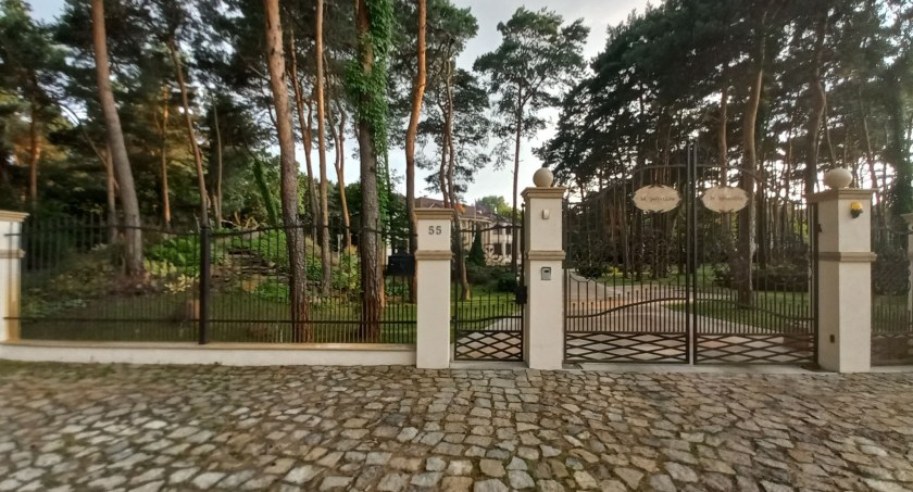 Luksusowa willa z Torunia wystawiona na sprzedaż za fortunę