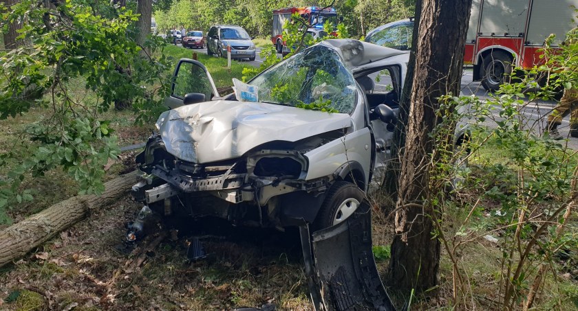 Poważny wypadek pod Toruniem. Bohaterska postawa strażaka