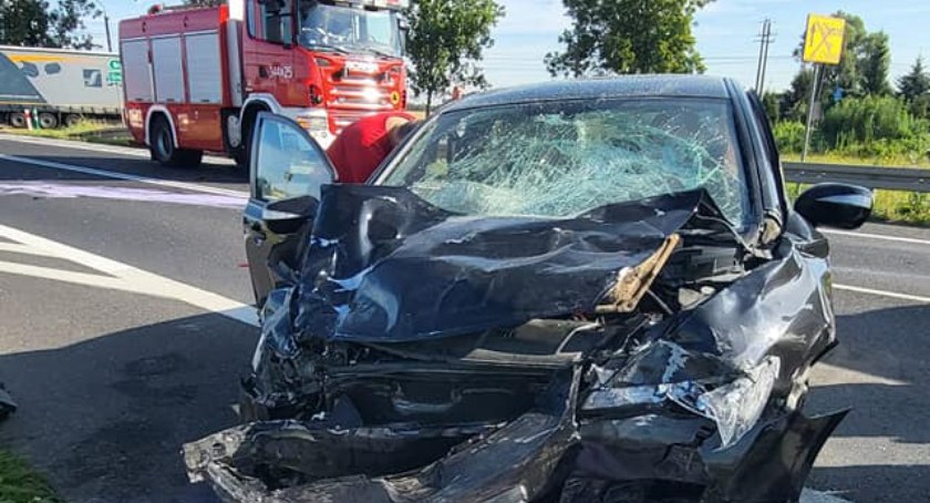 Koszmarny wypadek pod Toruniem. Dwie osoby w szpitalu