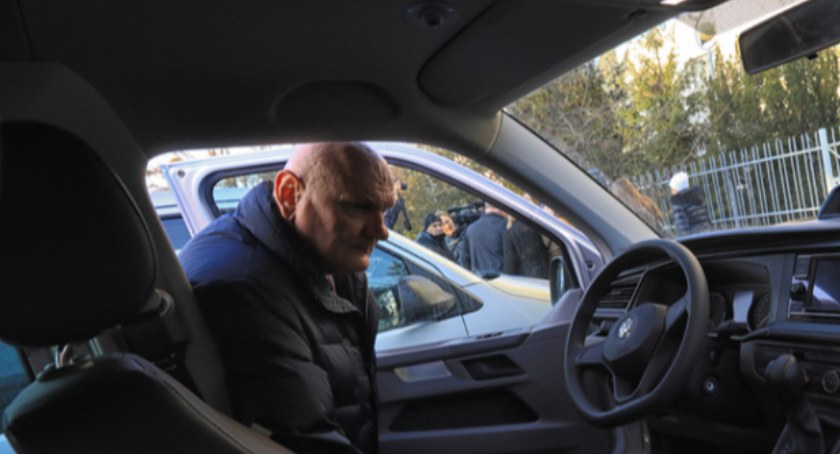 Michał Zaleski ma nowe auto.  Prezydent Torunia jeździ eleganckim crossoverem