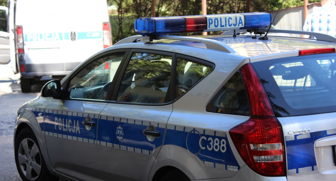 Seniorka zaprosiła oszustkę do domu i straciła wszystkie oszczędności [WIDEO]
