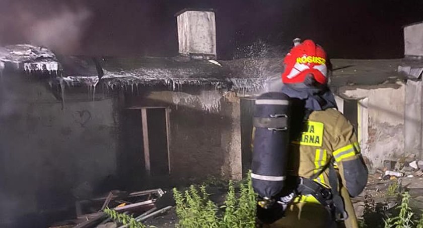 Nocny pożar w Toruniu. Sen kobiety przerwali strażacy