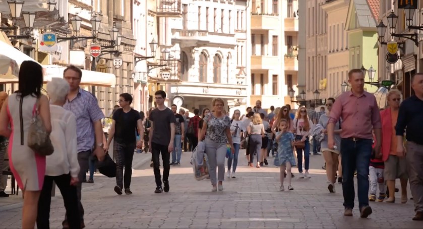 Ostrzeżenie IMGW dla Torunia. Lepiej ograniczyć wychodzenie z domu