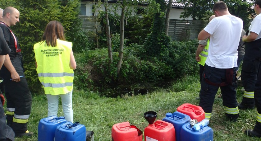 80 litrów oleju zanieczyściło strugę. Interweniował WIOŚ