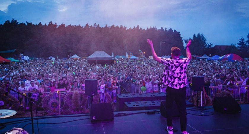 Legendy disco polo zaśpiewały na dożynkach Powiatu Toruńskiego [FOTO]