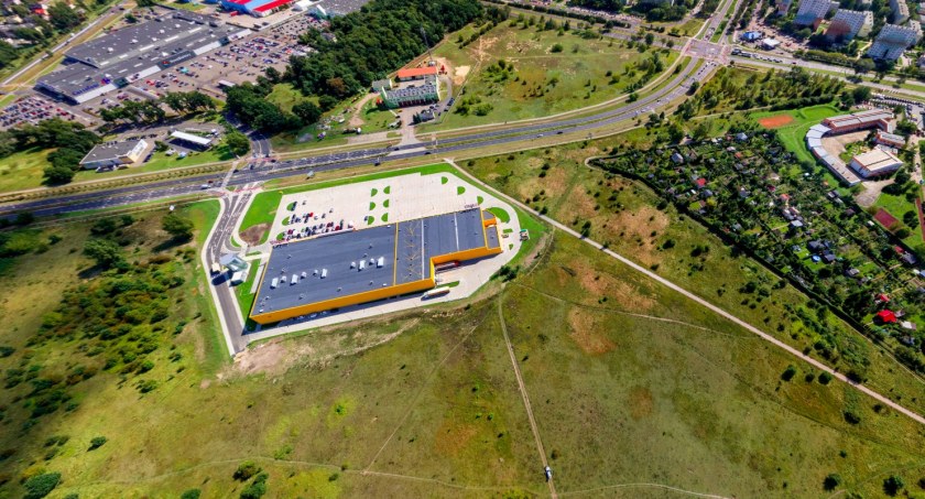 W Toruniu można kupić działki przy centrum handlowym, ale trzeba być milionerem