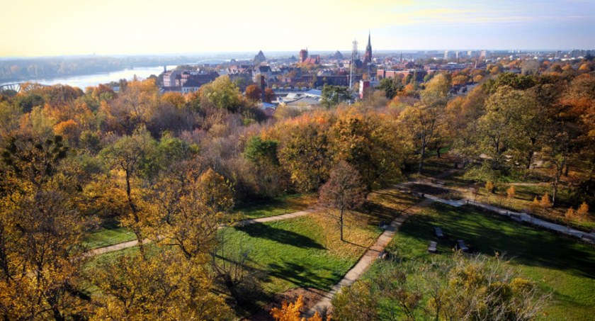 Pogodowe zaskoczenie w Toruniu. Czy to koniec lata?