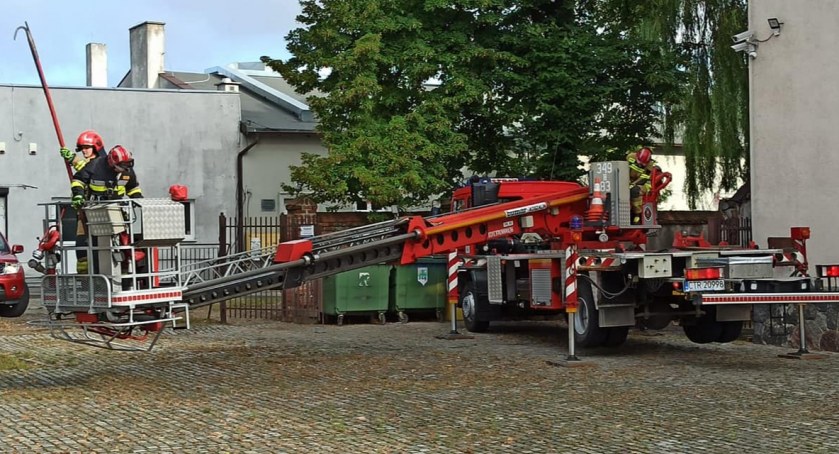 Pechowa końcówka wakacji. Uszkodzony budynek szkoły pod Toruniem