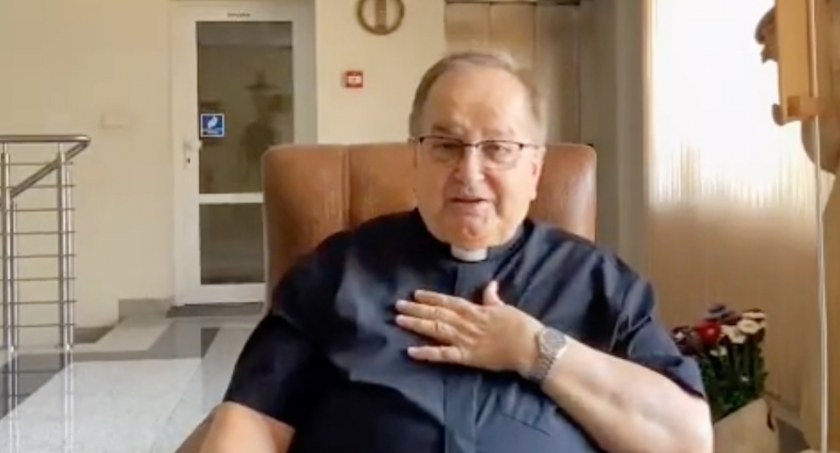 Ojciec Rydzyk na Tik-Toku. Pokazał Maybachy od Beaty z Londynu i rodziny z Torunia [WIDEO]