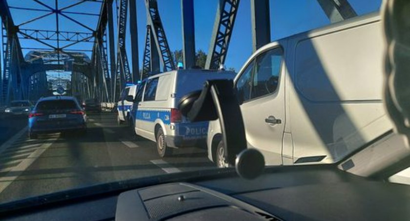 Przerażające sceny na „starym” moście w Toruniu. Nie żyje 51-letni mężczyzna