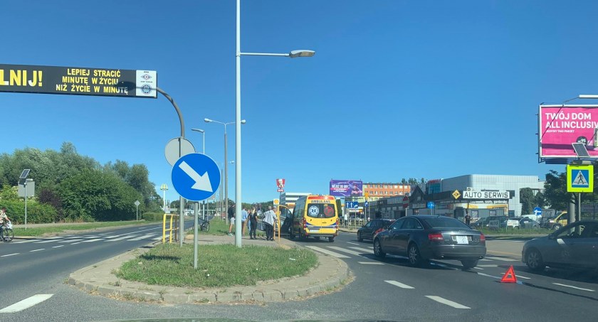 Wypadek w Toruniu. Kierowca mocno uszczuplił portfel