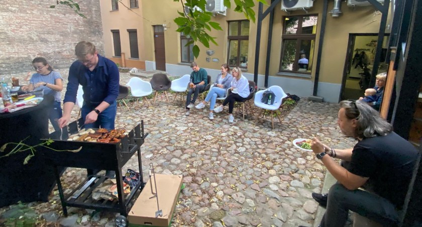 Niecodzienne zakończenie wakacji w siedzibie toruńskiego dewelopera