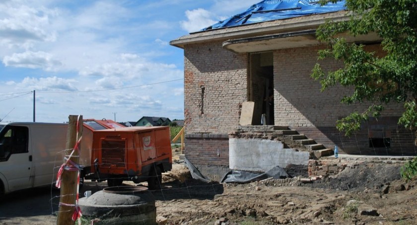 Rozpoczął się remont dawnego dworca PKP pod Toruniem
