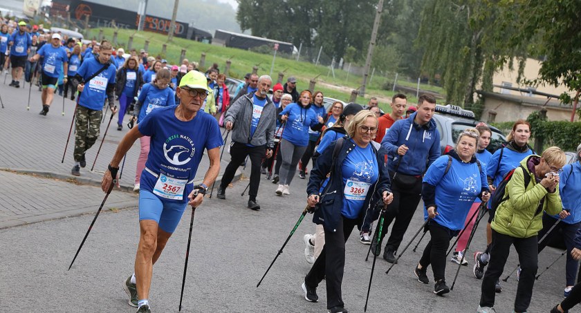 Walkathon. Marsz „niebieskich koszulek” przeszedł przez Toruń [FOTO]