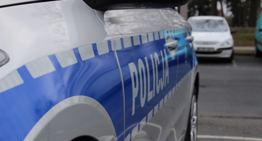 Policja szuka złodziejki. Kobieta poruszała się srebrnym Citroenem