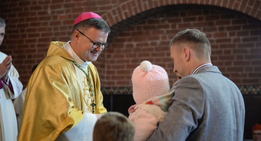 Biskup toruński pomoże w kryzysie. Będzie wypłacał dodatek na ogrzewanie