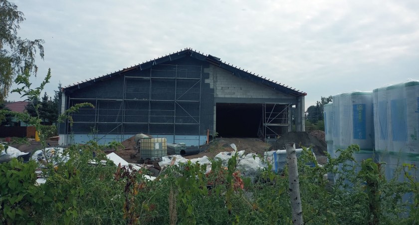 Pod Toruniem powstaje nowa Biedronka. Budowa mocno przyspieszyła